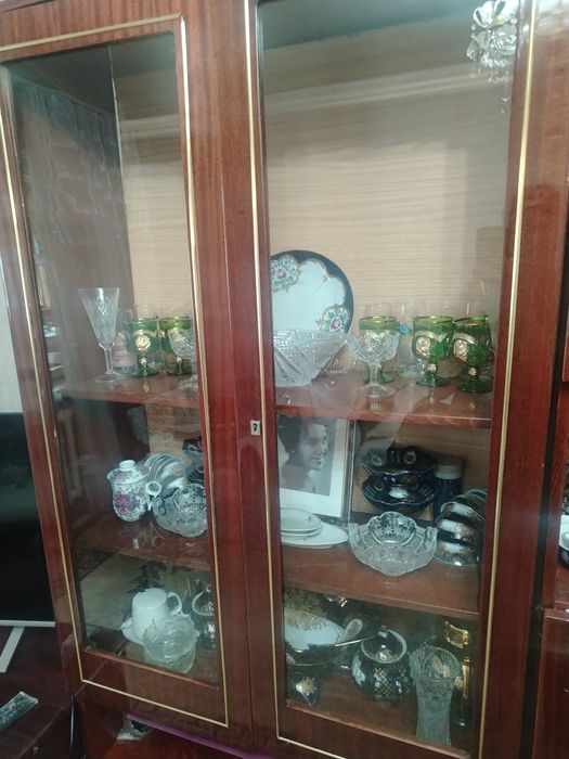 Продаётся сервант, в хорошем состоянии