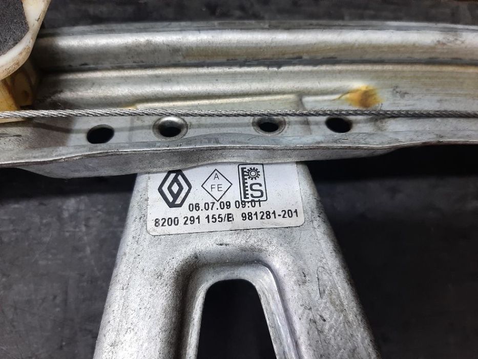 Macara manuala dreapta spate renault clio 3 br0 1 cr0 1 8200291155e 981281201