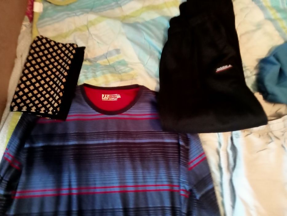 Отдам даром мужские вещи.