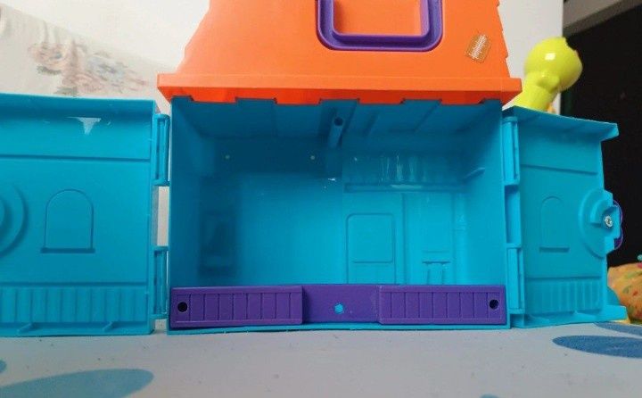 Căsuța figurine de jucarie