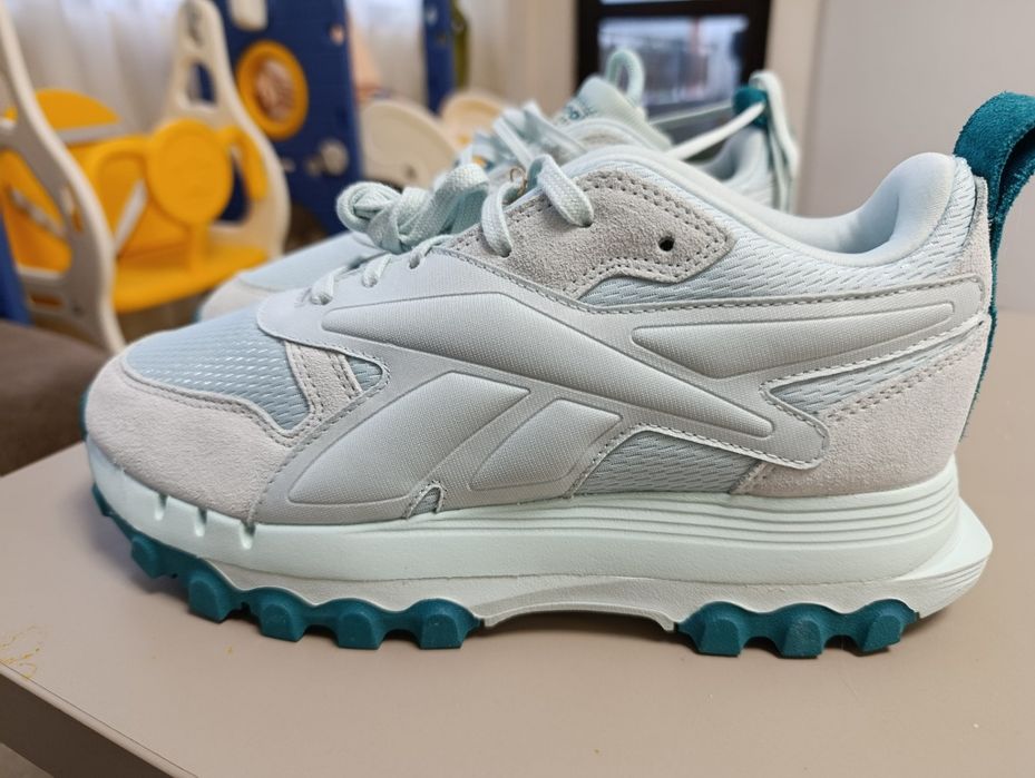 Маратонки reebok cardi b v2