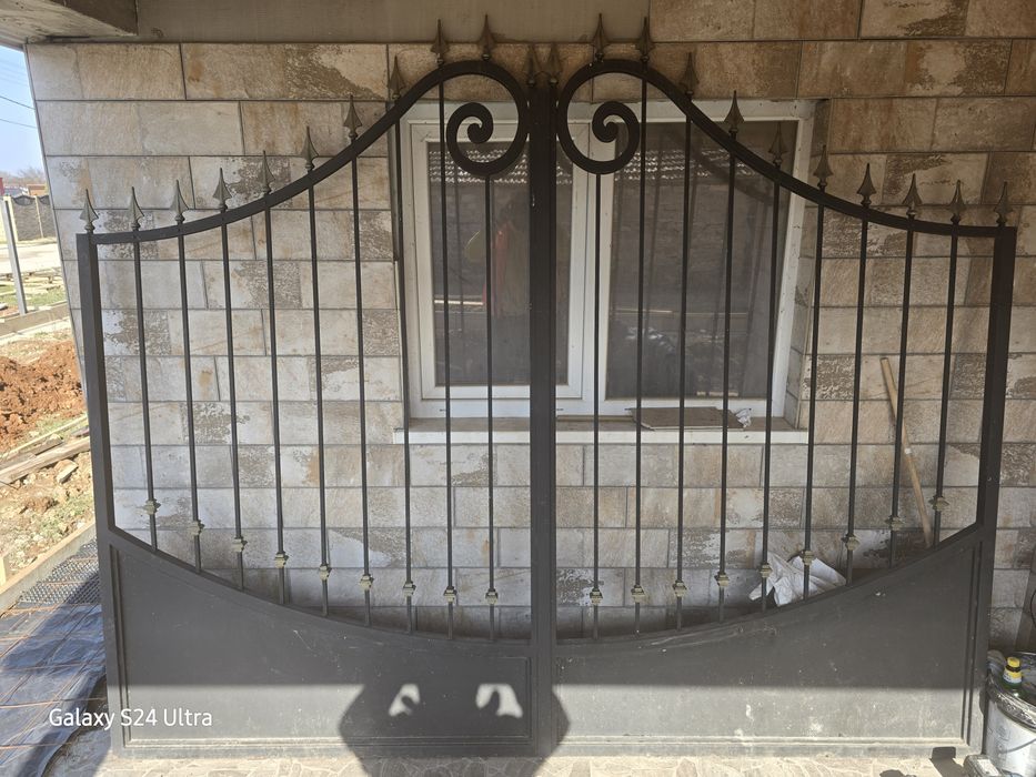 Уникална метална порта