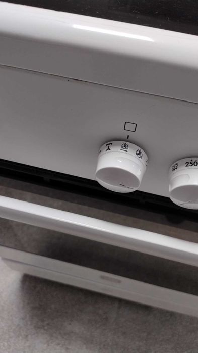 Готварска печка с керамичен плот Electrolux-Електролукс 74 л 60 см