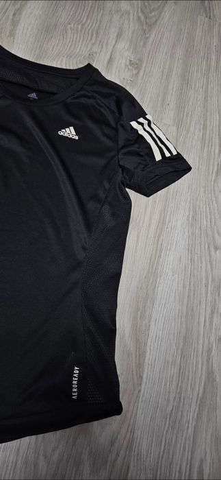 Спортна Adidas тениска със светлоотразители