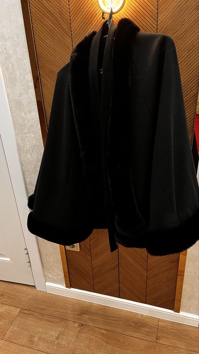 Продается пальто панчо за 40000 тг