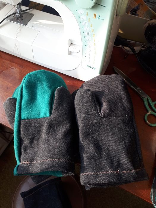 Продаю стельки, рукавицы тёплые