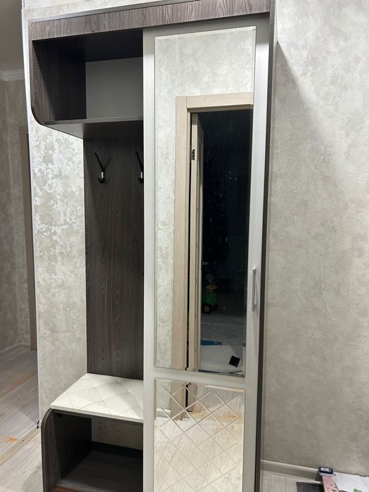 Продам. прихожую