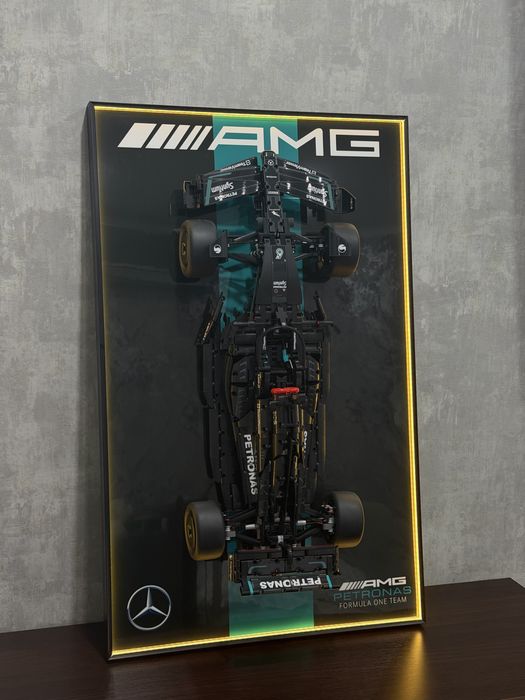 Картина с лего машиной