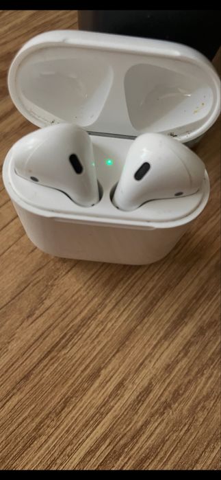Căști Originale Apple AirPods 2 perfect funcționale țin bateriile.Vin fără încărcător.