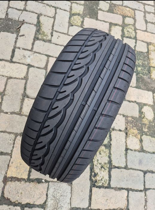 O bucată 235/55 R17 vară - una Dunlop Continental Bridgestone