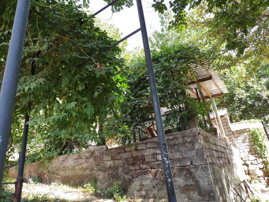 «Строили для себя у подножия гор Янгиабад — продаём срочно!»