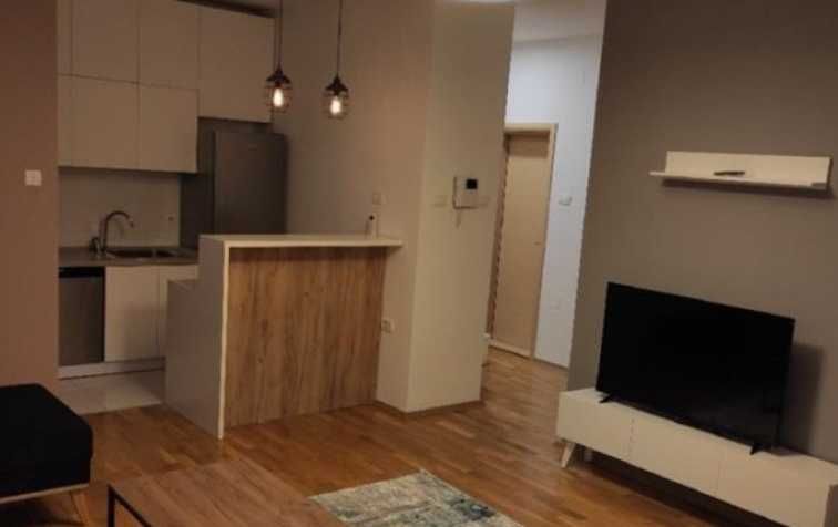 Дава се под наем Тристаен апартамент в Пловдив, Въстанически - 81 кв.м за 306 € - Снимка #1