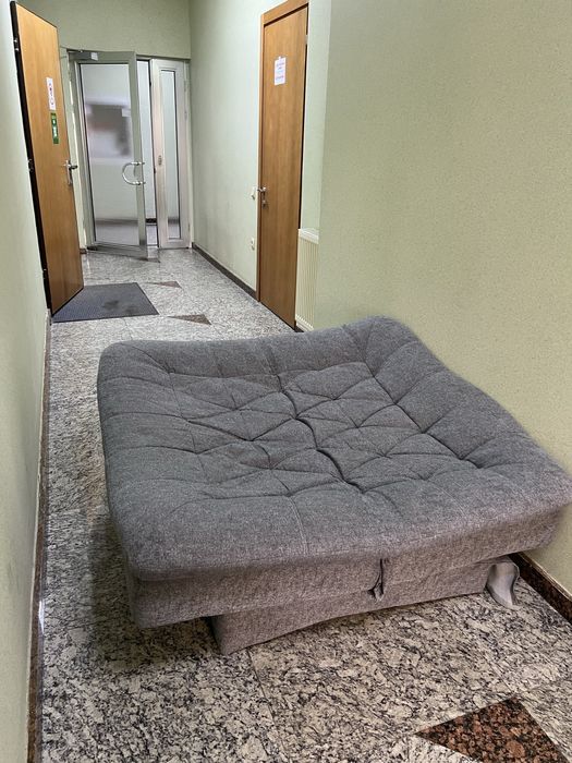 Срочно продам диван