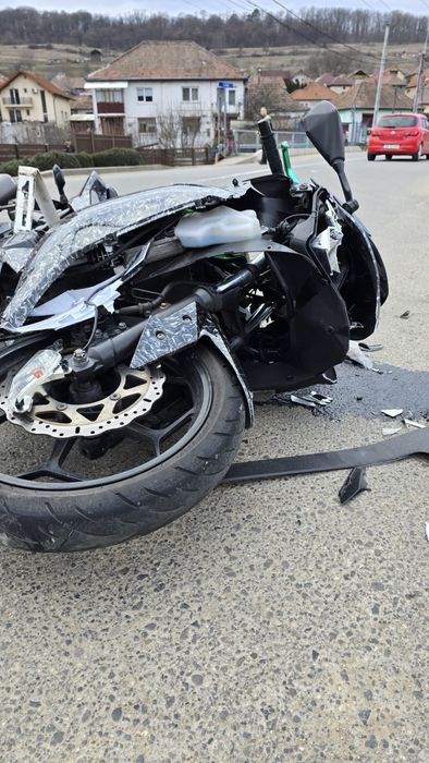 Kawasaki ninja 300 AVARIAT