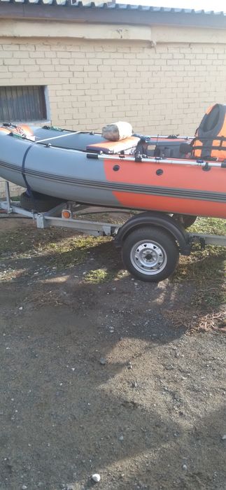 Продам лодку в комплекте с двигателем и прицепом
