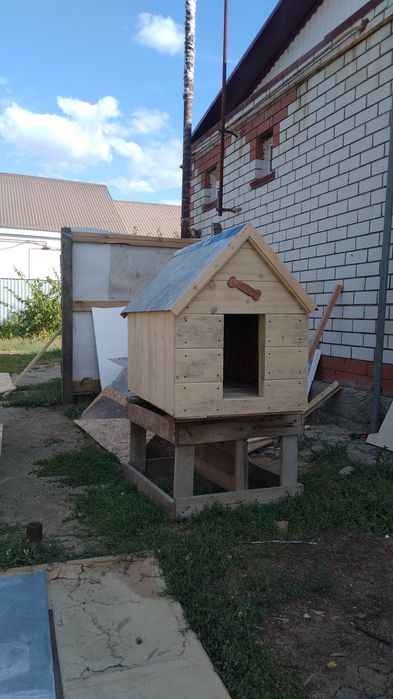 Собачья будка из дерева