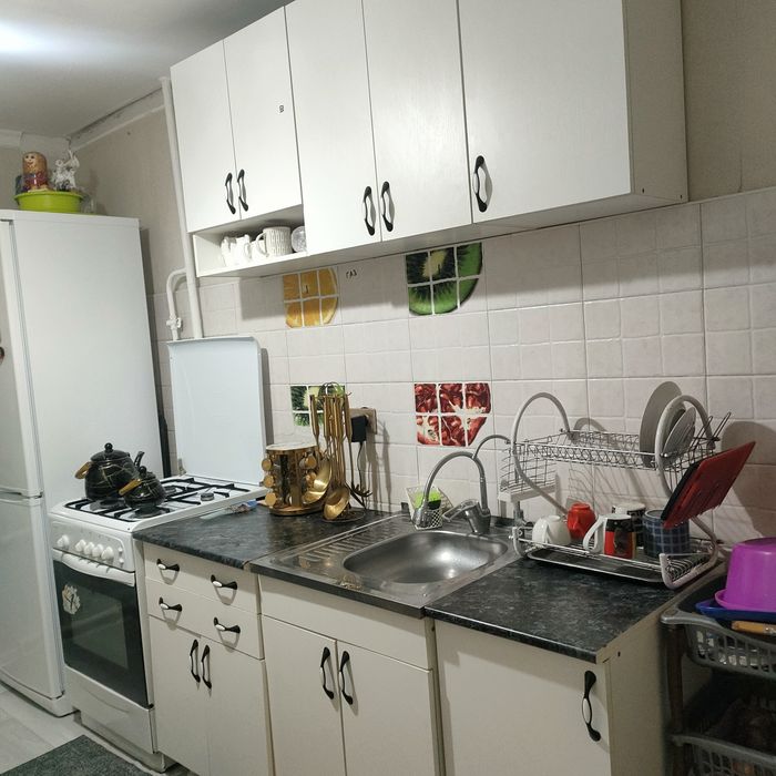 Продаётся кухонный гарнитур длина 1м40