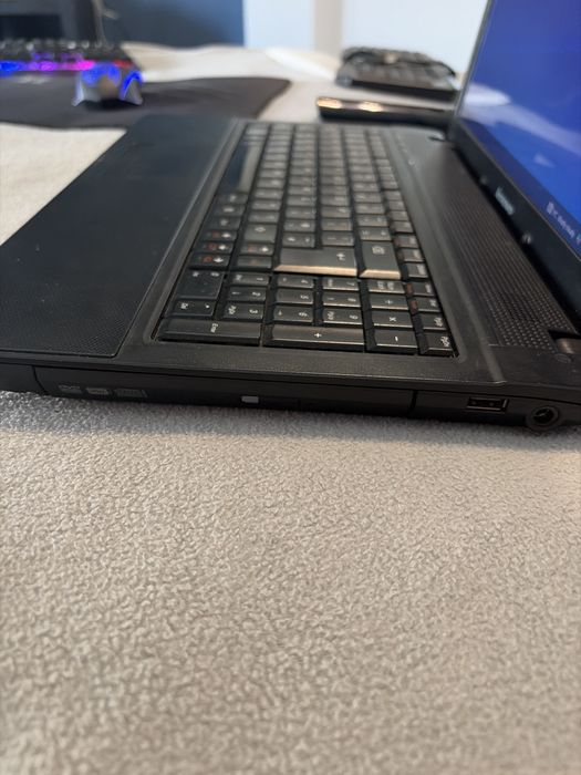 Leptop lenovo G560