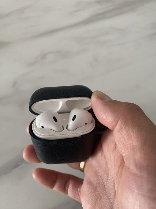 Продам наушники Airpods