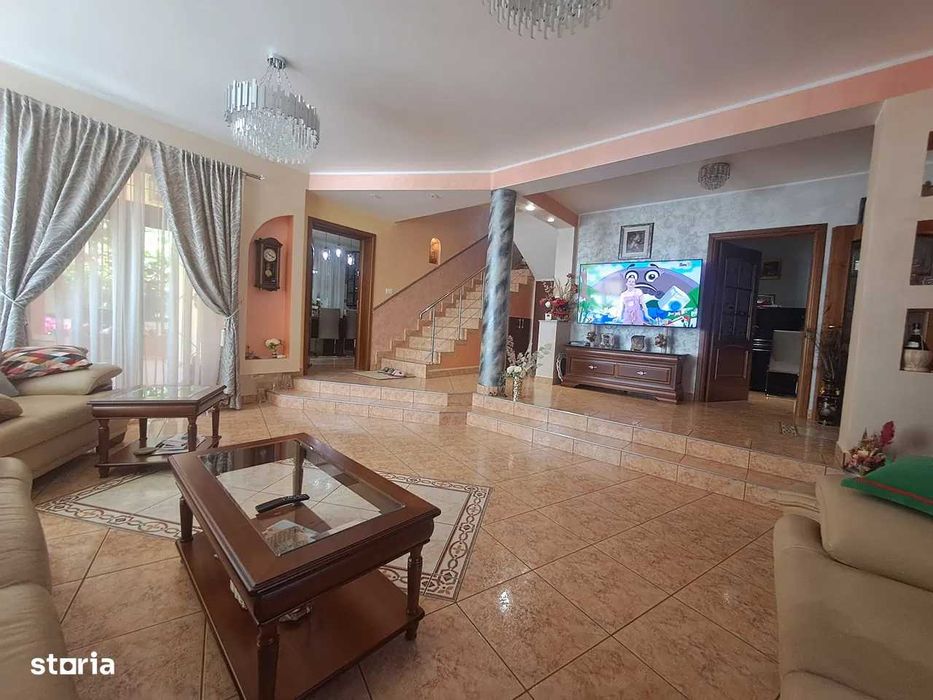 Vila individuala P+1+M cu curte spatioasa si piscina, zona foarte buna