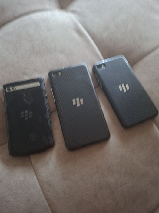 4 броя телефони Blackberry + Iphone