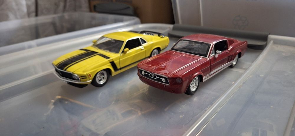 Метални колички 1:24