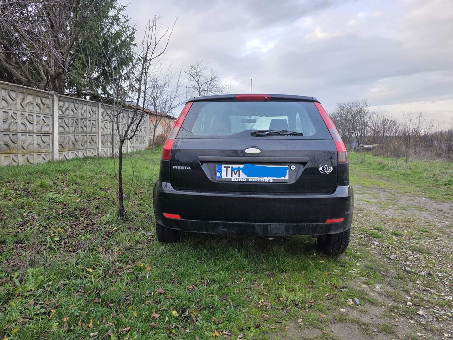 Vand Ford Fiesta 2005 1.3l Benzina 2 500 lei Negociabil