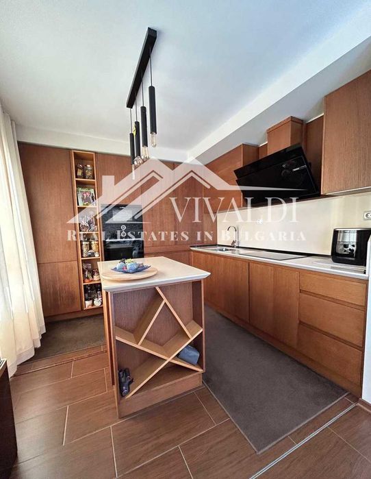 Продава се Тристаен апартамент в Варна, Център - 95 кв.м за 1557 €/кв.м - Снимка #7