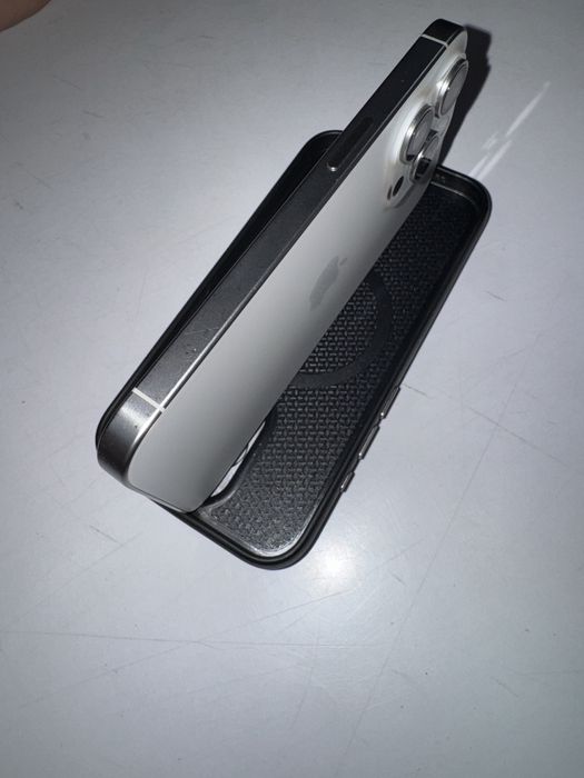Продаю iPhone 15 Pro   (128/8)