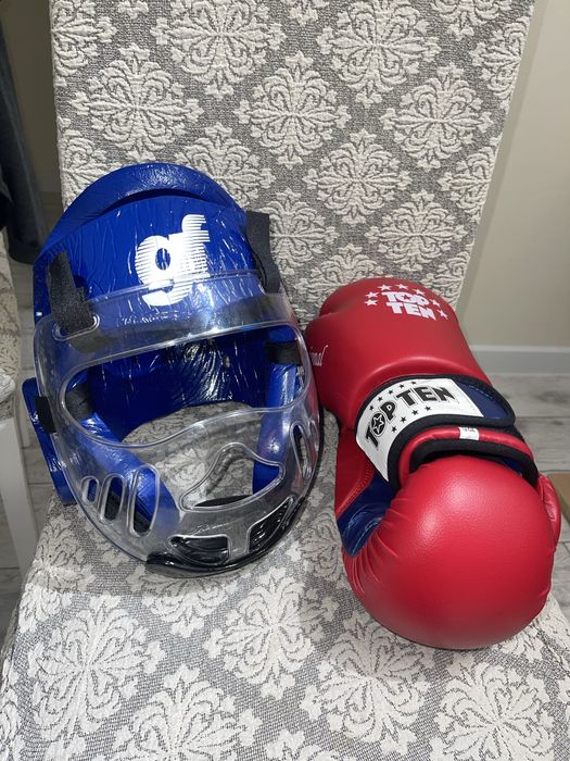 Шлем и перчатки для бокса и айкидо
