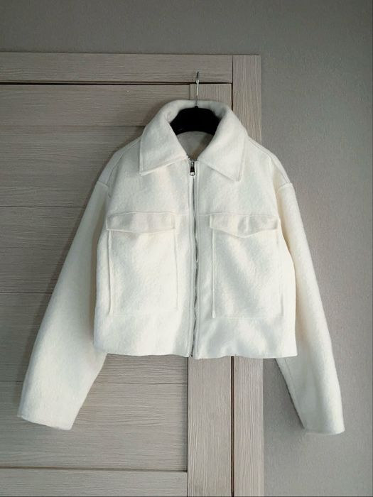 Продам бомберы весна. Два молочных oversize, серый zara