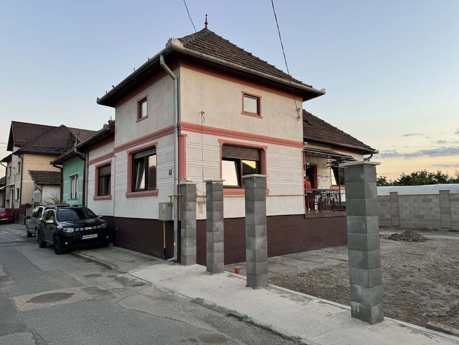 Vând casa urgent