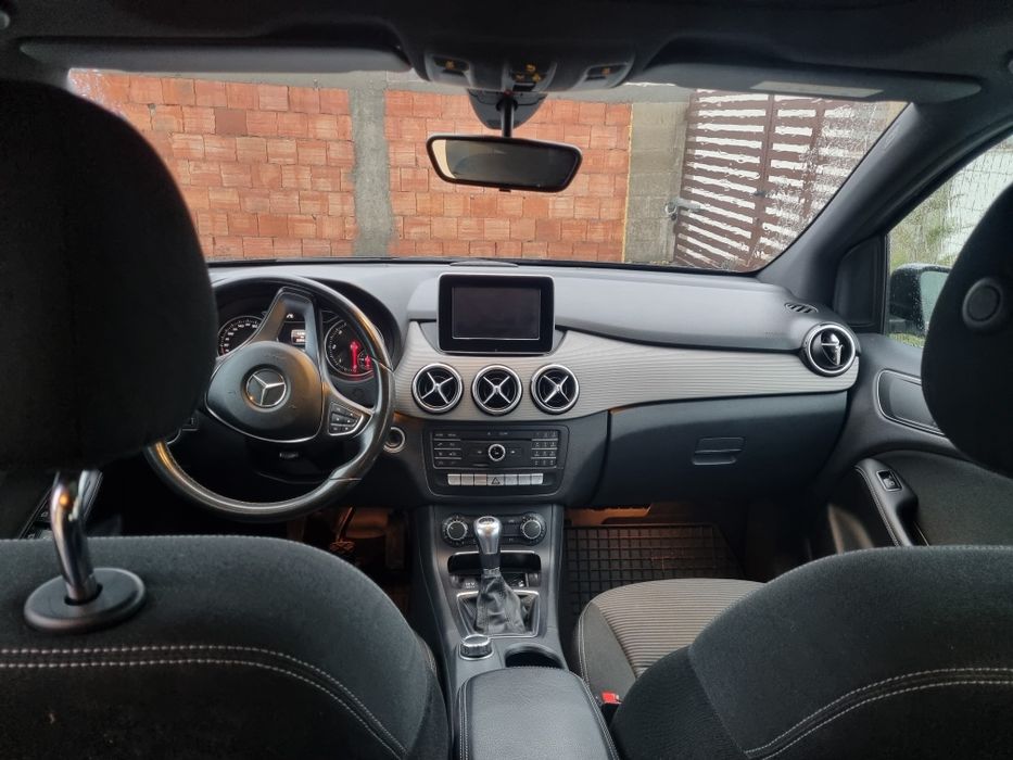 Vând Mercedes b180 impecabil