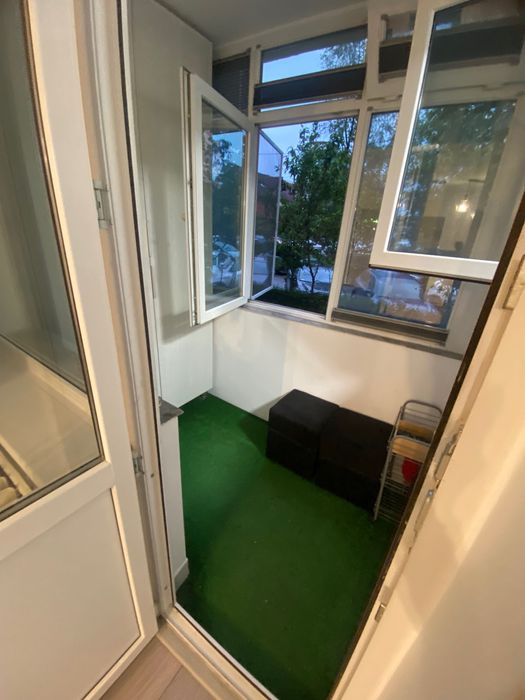 Închiriere garsonieră, zona Craiovei, bloc 9 parter, în apropierea terenului de fotbal! Utilat, mobilat.