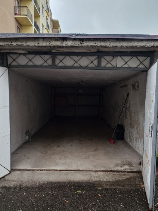 Garaj de închiriat tudor