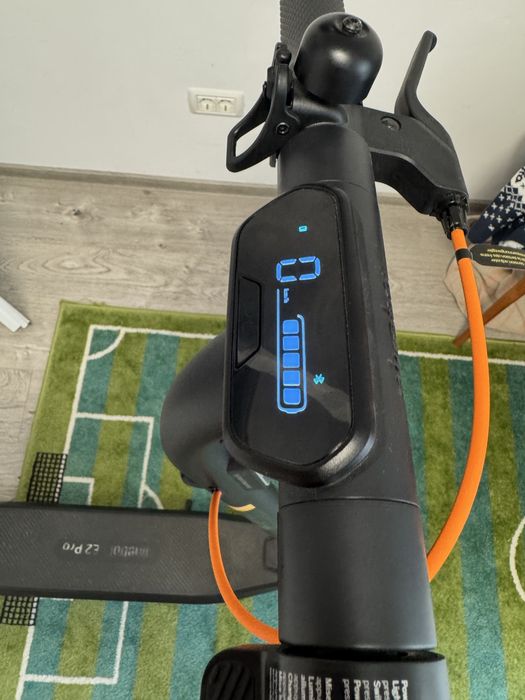 Vând Segway-Ninebot E2 Pro –