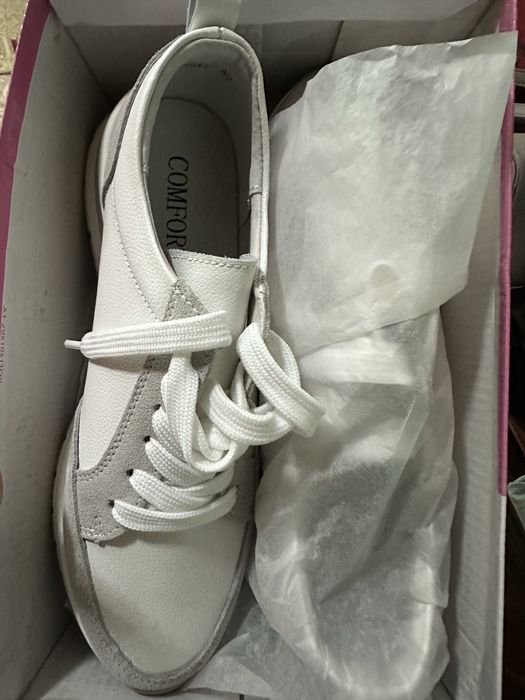 Новая обувь кроссовки