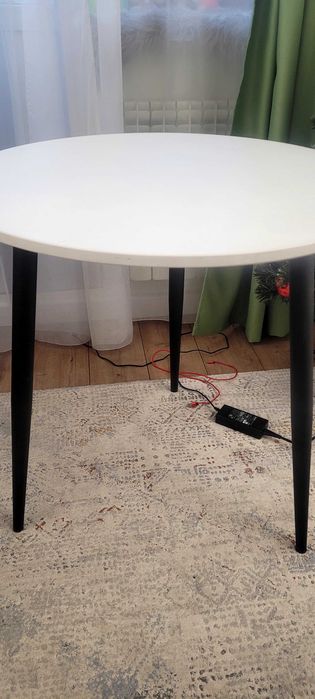 Стол диаметр 80 см, новый