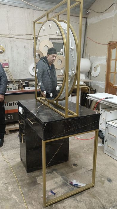 Зеркало для парикмахера