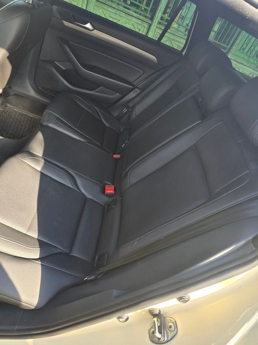 Продавам VW PASSAT B8 CRL НА ЧАСТИ ( пасат Б8 крл) и около 20 голф 5ци