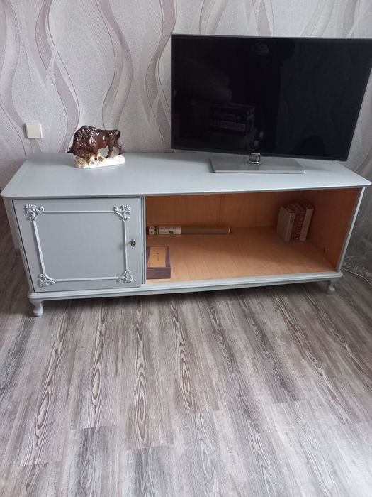 Продам тумбочку под телевизор