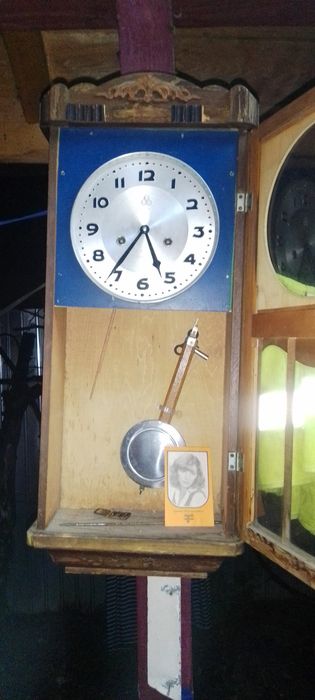 Ceas de perete vechi cu pendul