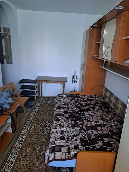 Închiriez Garsonieră 16 mp Decomandată Bld Primăverii 7B Podu Ros Renovată complet și Utilată nou Ieftină la Întreținere  Persoană Fizică
