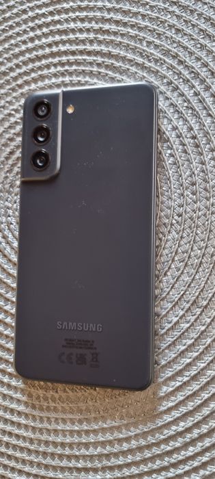 Samsung S21 FE cadou 3 huse + o folie sticla