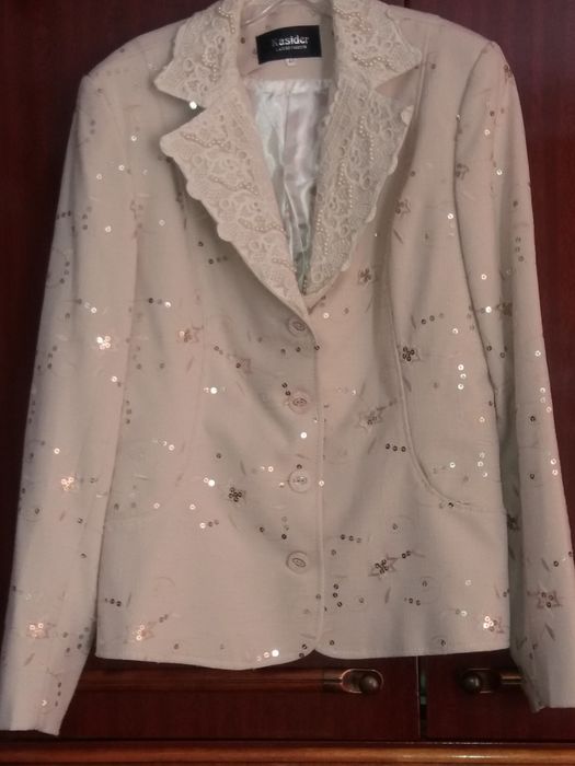 Женский костюм-тройка.