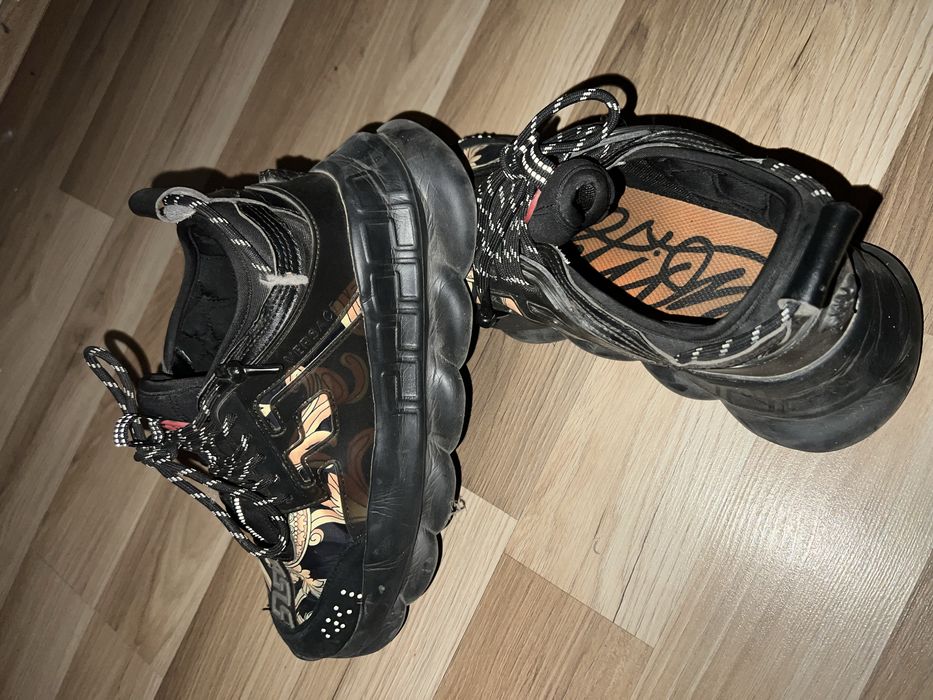 Vand papuci sunt purtati putin