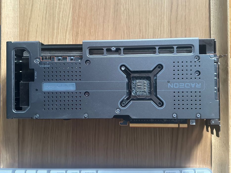 Placa video AMD Radeon RX 7700 XT Sapphire Nitro+ 12GB