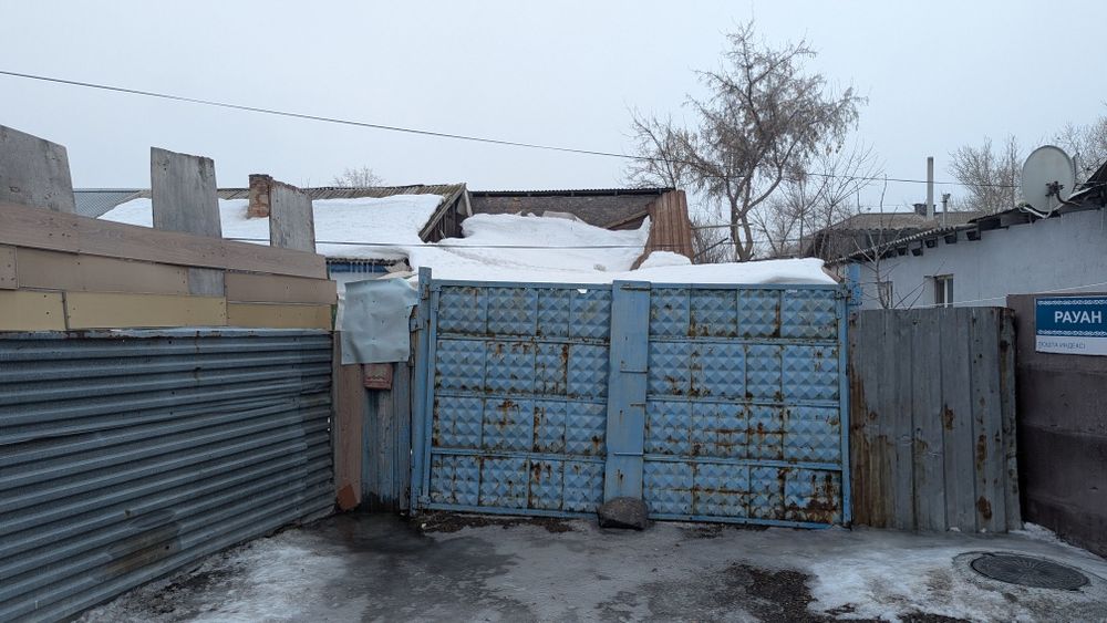 Продам квартиру в старом доме барачного типа.