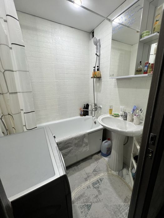 Продам 3ку в  в 19мкр