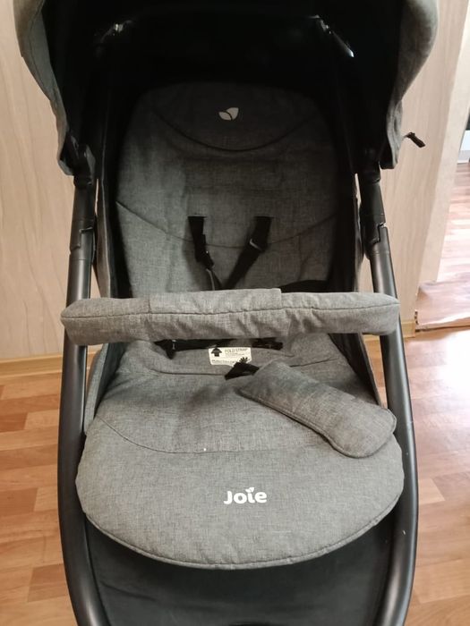 Коляска фирмы Joie